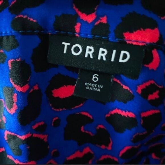 Torrid HARPER‎ BLUE LEOPARD GEORGETTE BLOUSE - Picture 4 of 5